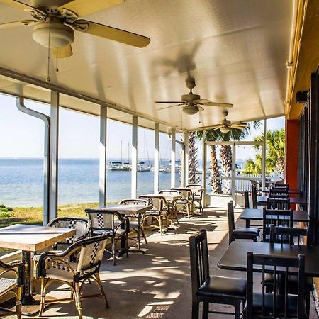 Quality Inn & Suites Gulf Breeze Bayside Near Pensacola Beach Экстерьер фото
