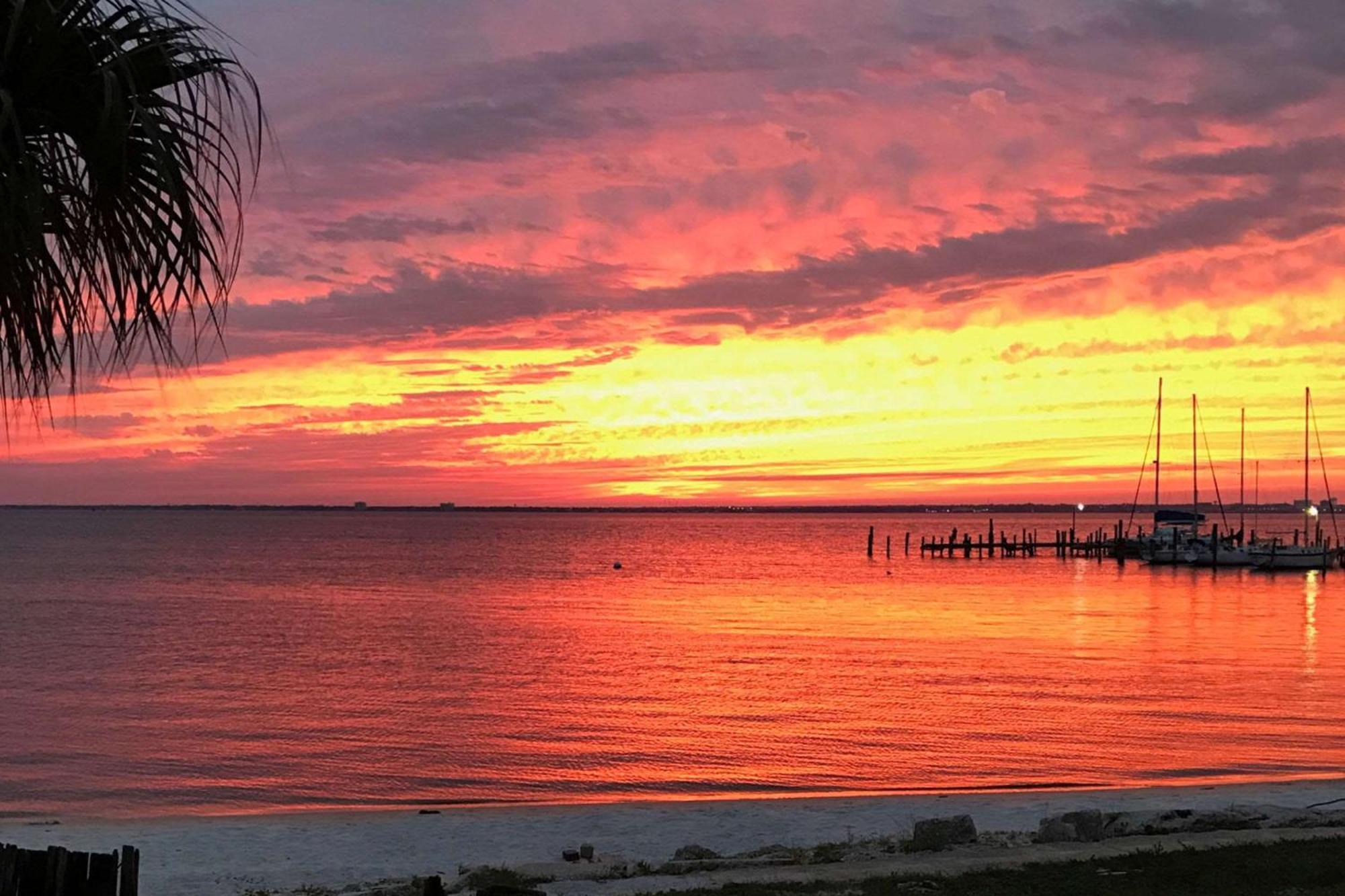 Quality Inn & Suites Gulf Breeze Bayside Near Pensacola Beach Экстерьер фото