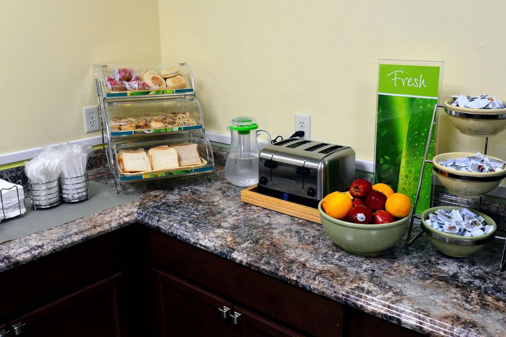 Quality Inn & Suites Gulf Breeze Bayside Near Pensacola Beach Экстерьер фото