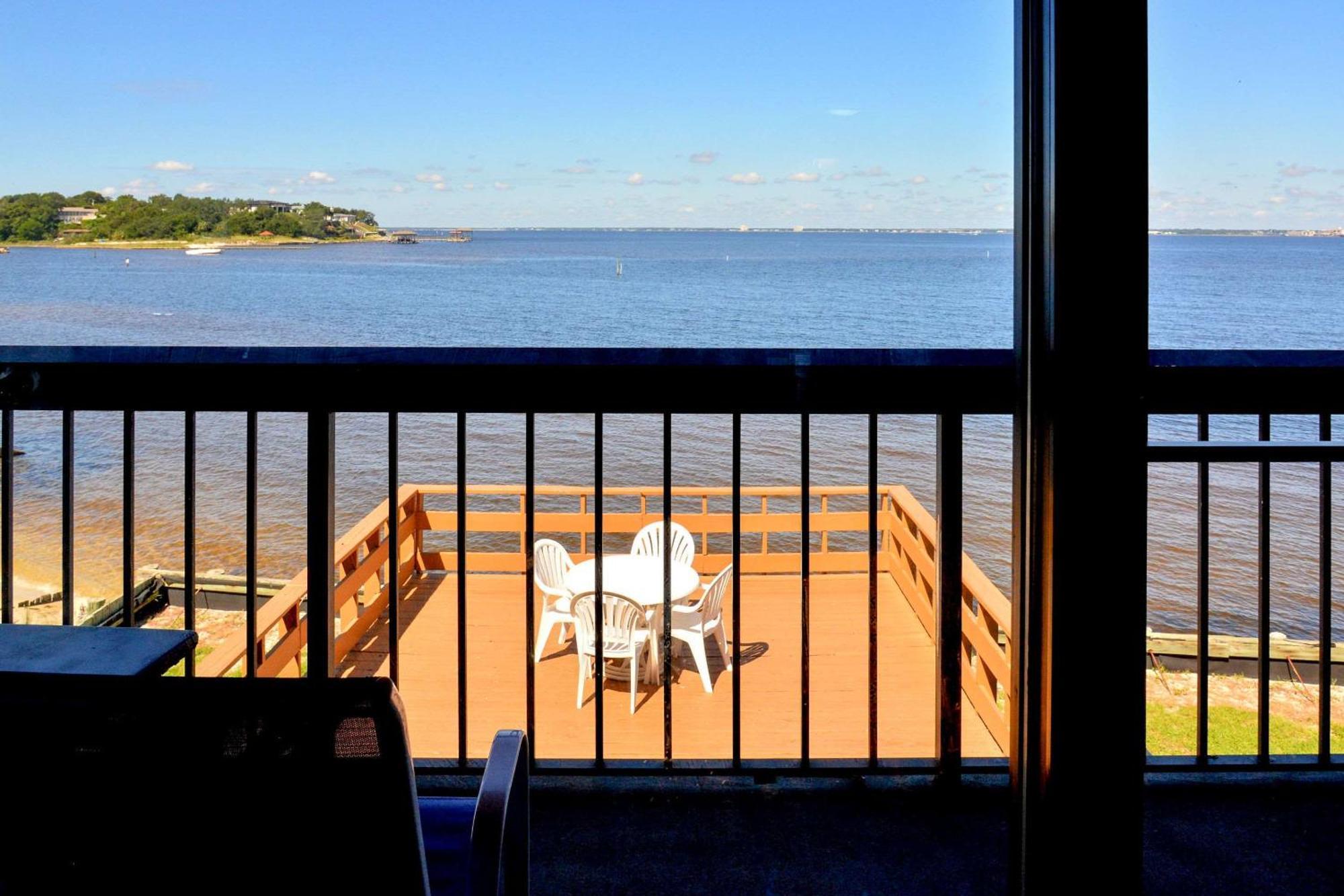 Quality Inn & Suites Gulf Breeze Bayside Near Pensacola Beach Экстерьер фото