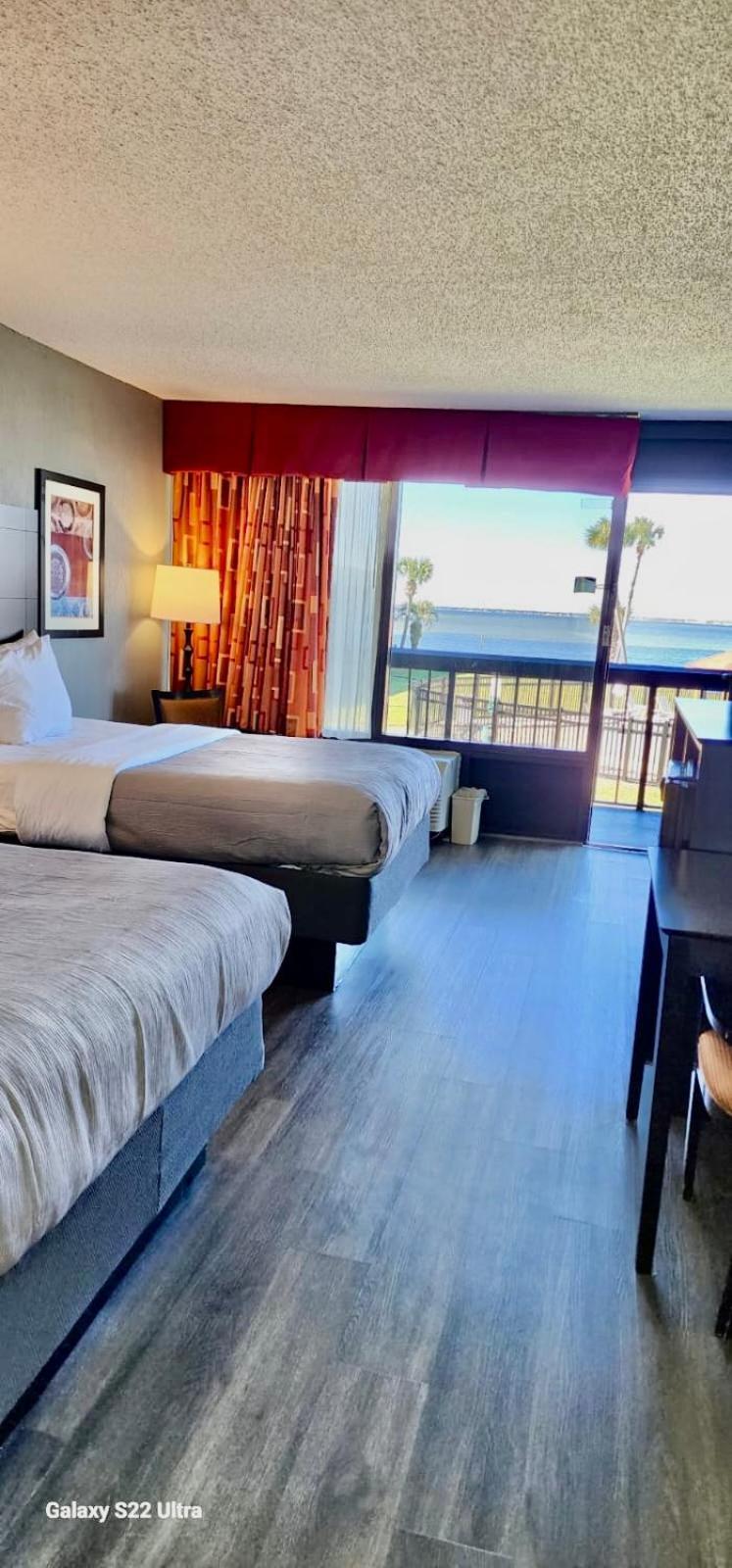 Quality Inn & Suites Gulf Breeze Bayside Near Pensacola Beach Экстерьер фото