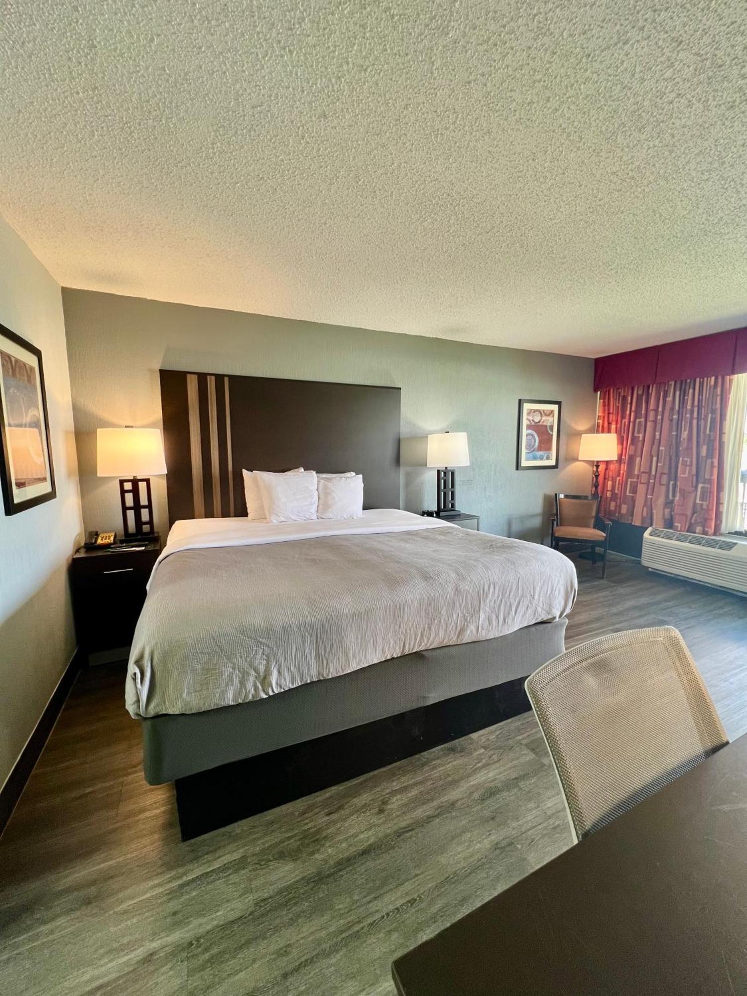 Quality Inn & Suites Gulf Breeze Bayside Near Pensacola Beach Экстерьер фото