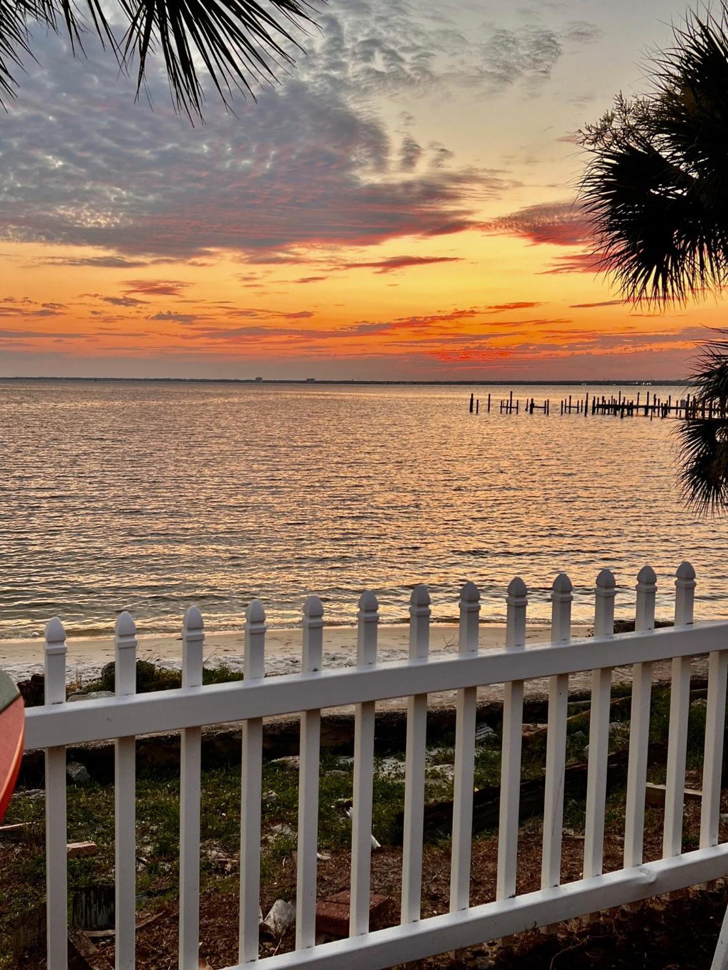 Quality Inn & Suites Gulf Breeze Bayside Near Pensacola Beach Экстерьер фото
