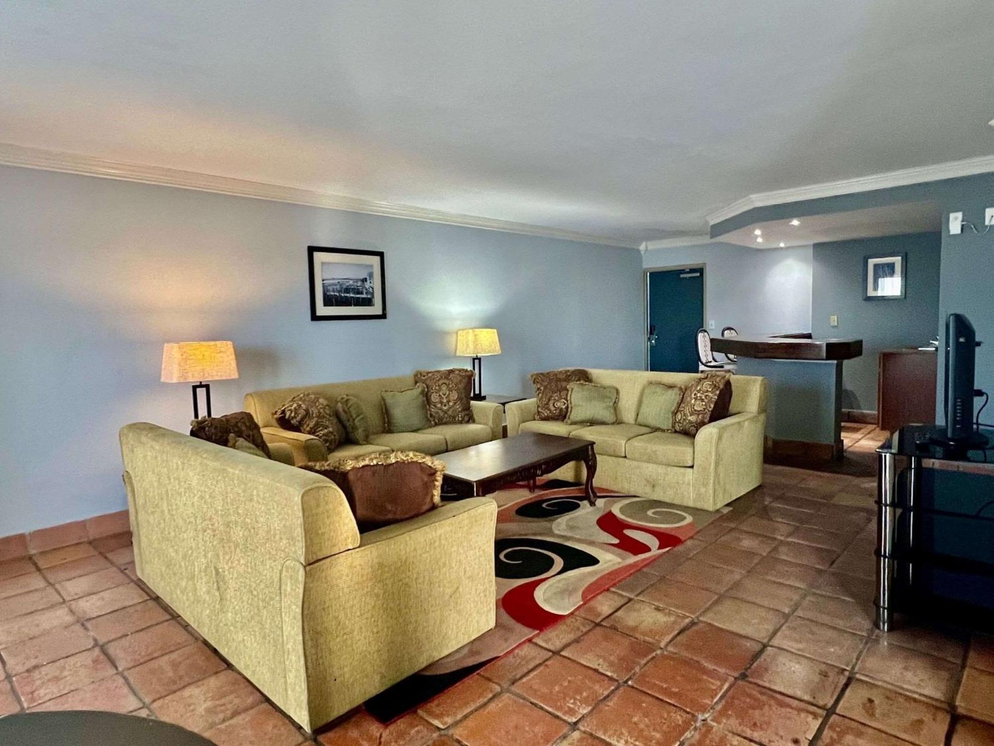 Quality Inn & Suites Gulf Breeze Bayside Near Pensacola Beach Экстерьер фото
