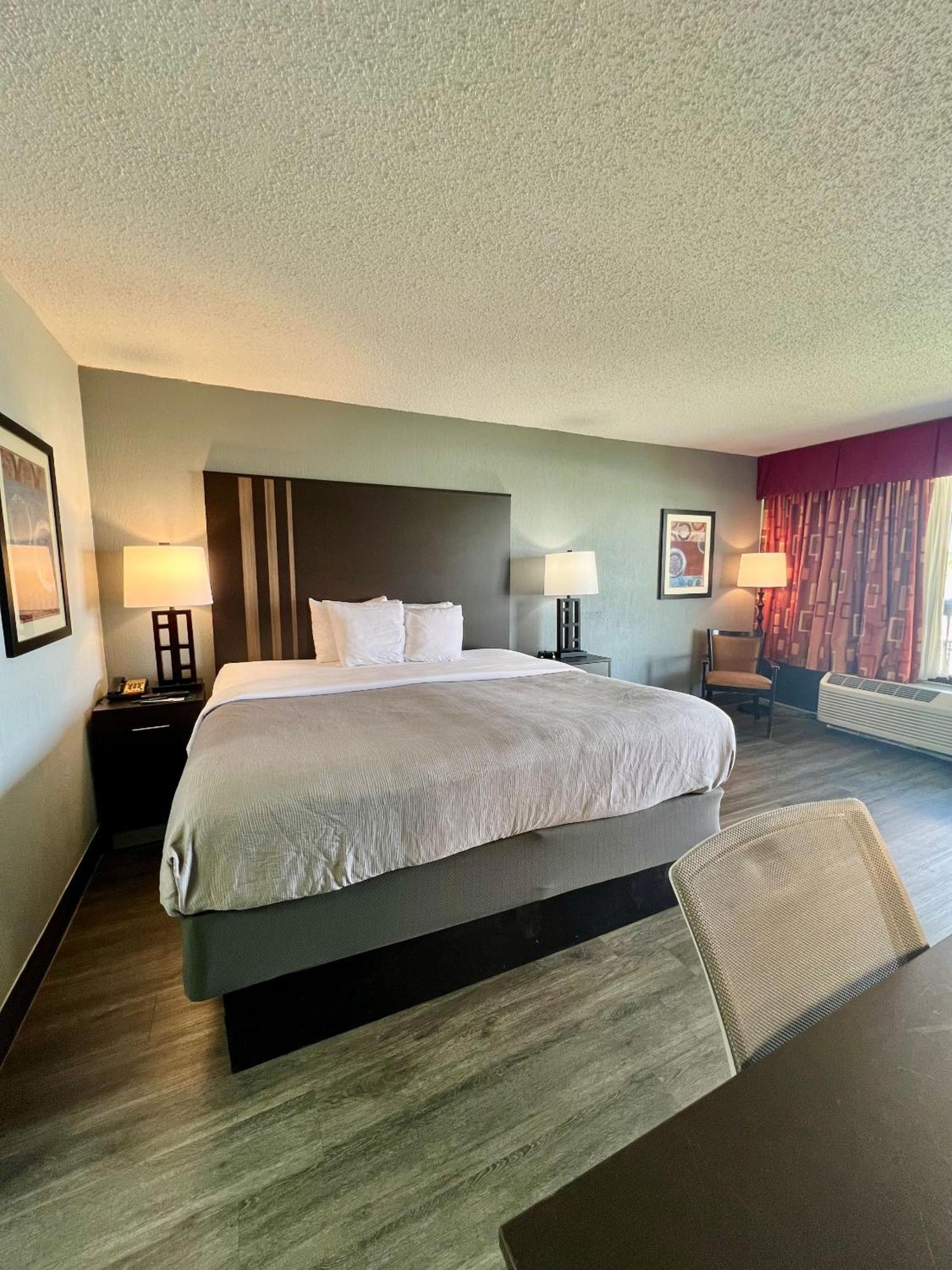 Quality Inn & Suites Gulf Breeze Bayside Near Pensacola Beach Экстерьер фото