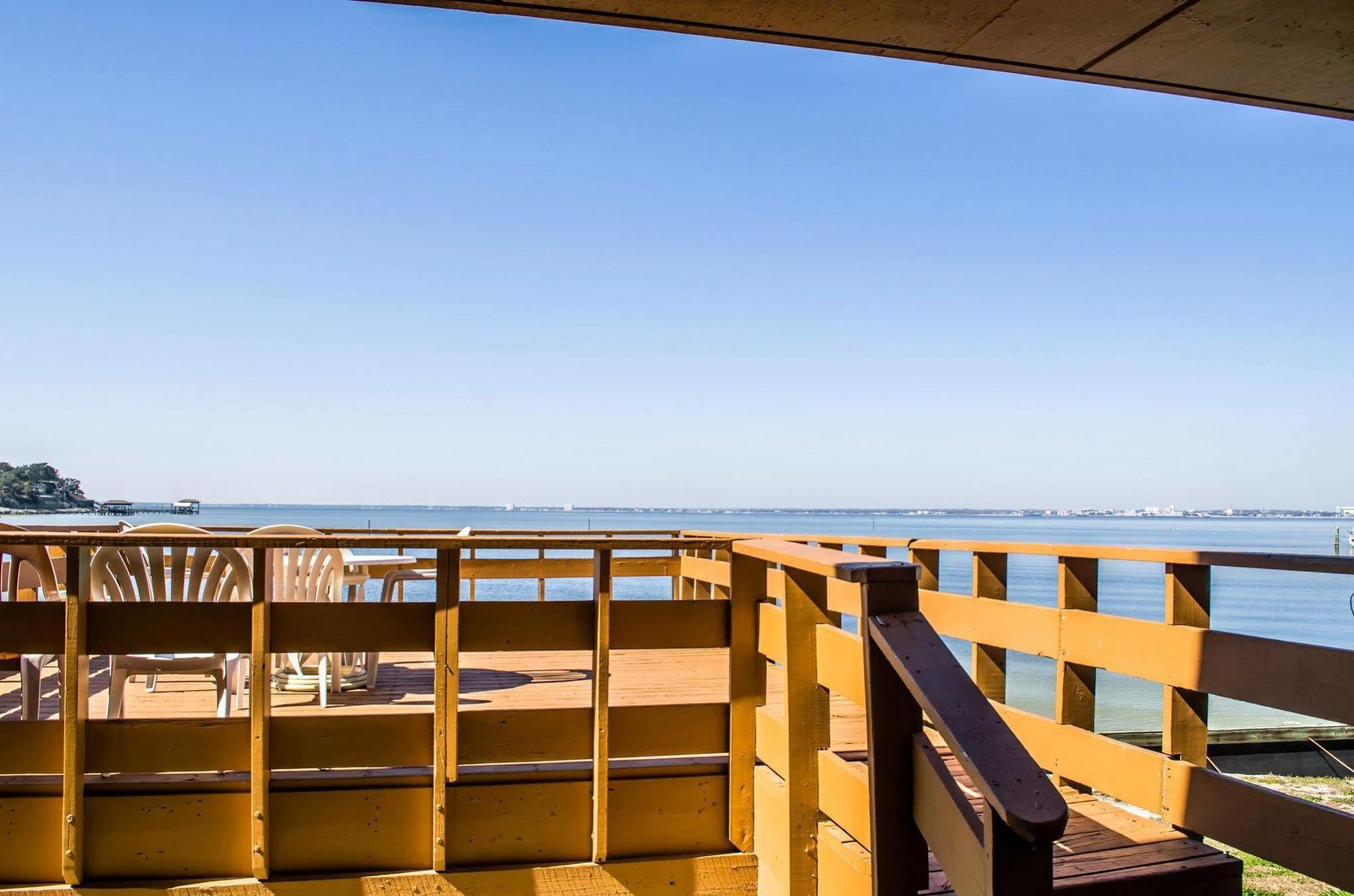 Quality Inn & Suites Gulf Breeze Bayside Near Pensacola Beach Экстерьер фото