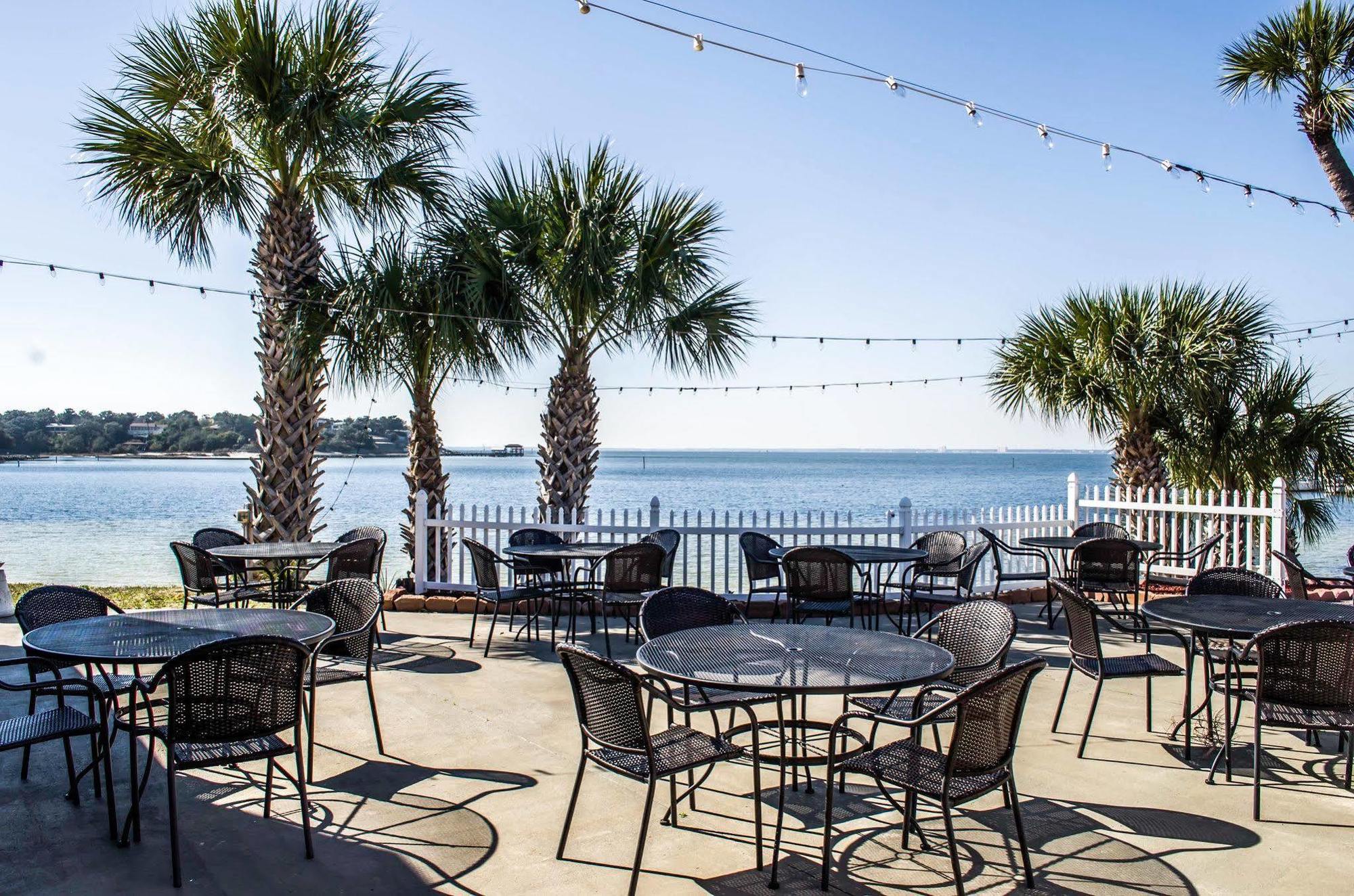 Quality Inn & Suites Gulf Breeze Bayside Near Pensacola Beach Экстерьер фото