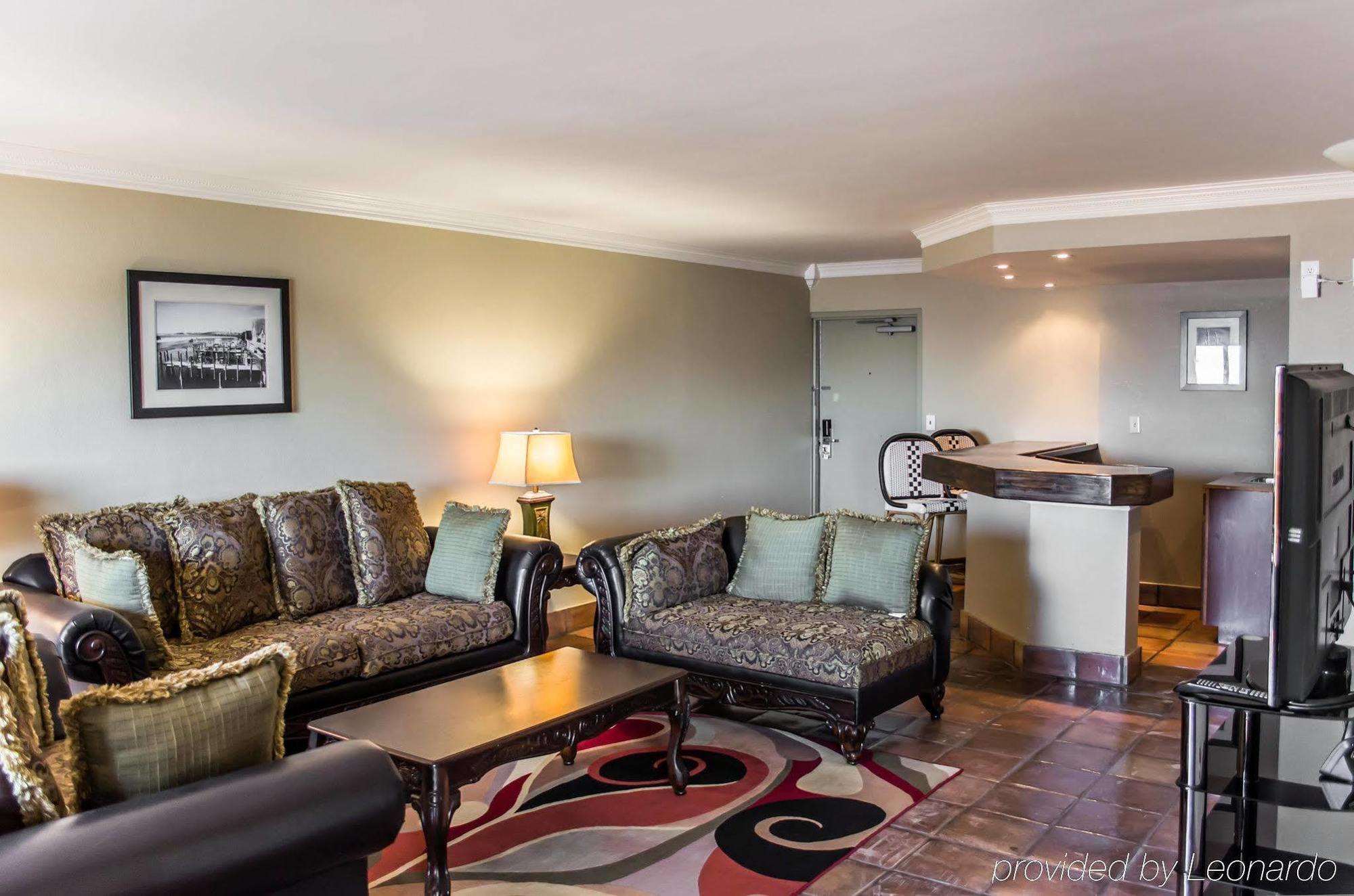Quality Inn & Suites Gulf Breeze Bayside Near Pensacola Beach Экстерьер фото
